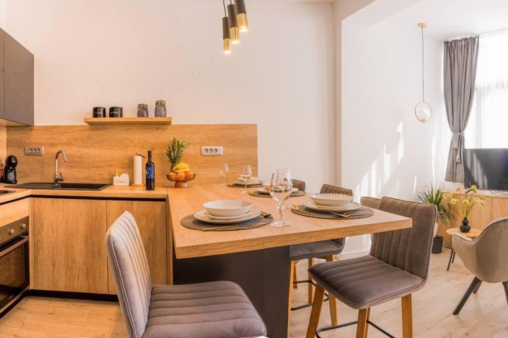 Luksuzni Apartman Ribica U Samom Centru Grada Σπλιτ Εξωτερικό φωτογραφία
